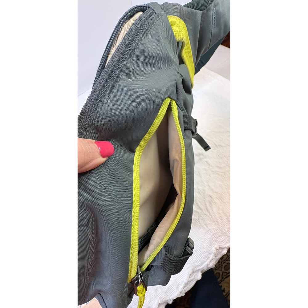 Patagonia Atom Sling 8L Forge Grey Yellow Crossbody Shoulder Bag 48261 - Picture 6 of 7